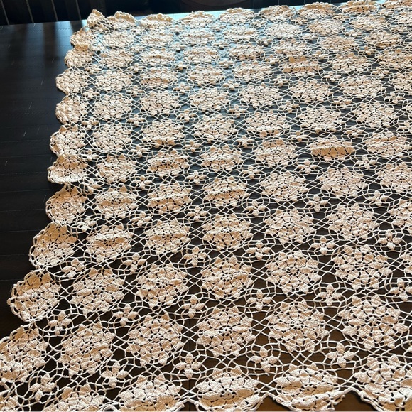 Vintage Handmade Cream Crochet Rectangle Floral Table Cloth - Picture 7 of 8